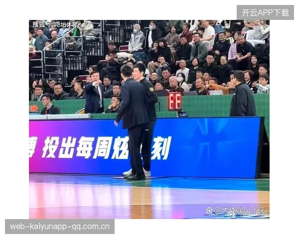 羽毛球运动员怒批裁判判罚离谱，比赛现场火药味十足引发热议