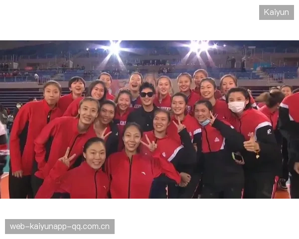 强势夺冠！郑钦文中网夺冠后现场献唱！秒变KTV#一起看中网